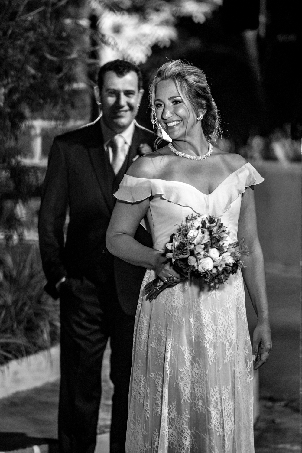 Nossa Casa Estúdio Fotografia de casamento no rio de janeiro em Niterói alto da boa vista igreja nossa senhora da Luz making of da noiva vestido branco grande dia maquiagem cabelo e penteado cerimônia de casamento festa bolo decoração noivo terno 