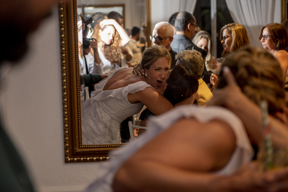 Nossa Casa Estúdio Fotografia de casamento no rio de janeiro em Niterói alto da boa vista igreja nossa senhora da Luz making of da noiva vestido branco grande dia maquiagem cabelo e penteado cerimônia de casamento festa bolo decoração noivo terno 