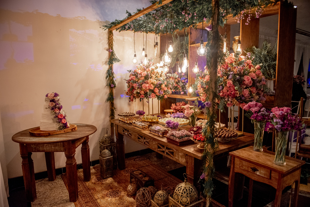 Nossa Casa Estúdio Fotografia de casamento no rio de janeiro em Niterói alto da boa vista igreja nossa senhora da Luz making of da noiva vestido branco grande dia maquiagem cabelo e penteado cerimônia de casamento festa bolo decoração noivo terno 