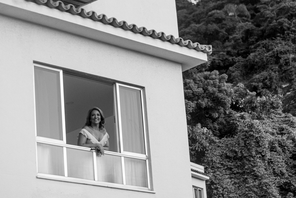 Nossa Casa Estúdio Fotografia de casamento no rio de janeiro em Niterói alto da boa vista igreja nossa senhora da Luz making of da noiva vestido branco grande dia maquiagem cabelo e penteado cerimônia de casamento festa bolo decoração noivo terno 