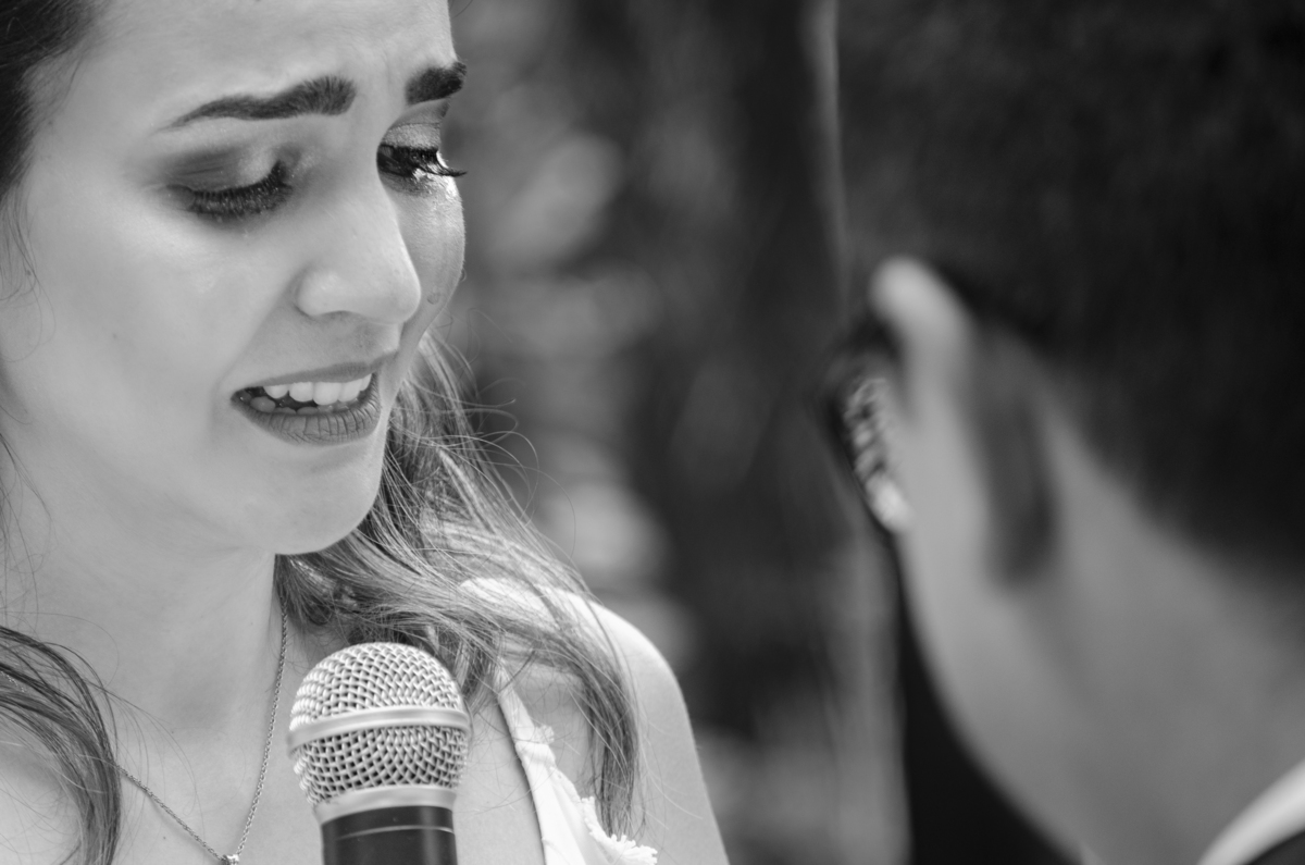 Nossa Casa Estúdio fotografia de casamento no rio de janeiro mini wedding na pandemia aonde fazer ideias para poucas pessoas cerimônia de casamento decoração rústica vestido branco terno local para celebrações niterói espaço arcadia fotógrafo 