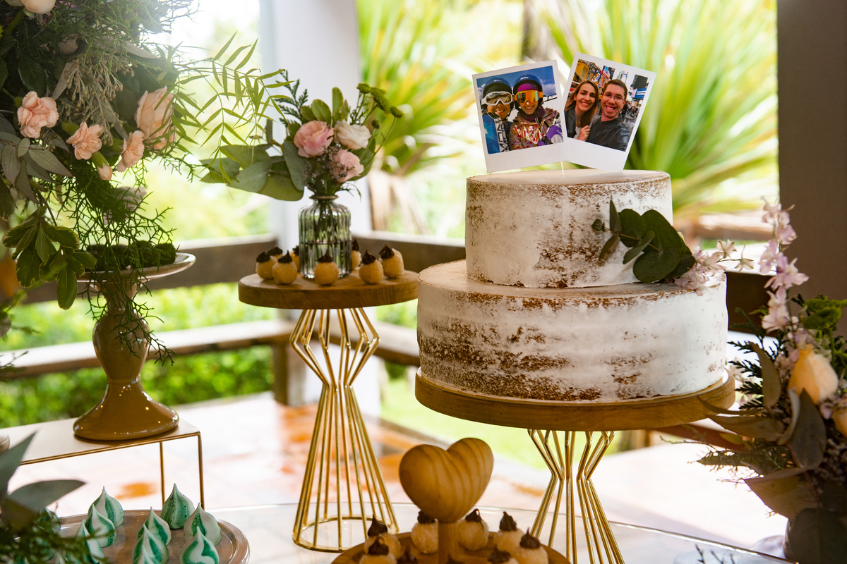 Nossa Casa Estúdio fotografia de casamento no rio de janeiro mini wedding na pandemia aonde fazer ideias para poucas pessoas cerimônia de casamento decoração rústica vestido branco terno local para celebrações niterói espaço arcadia fotógrafo 