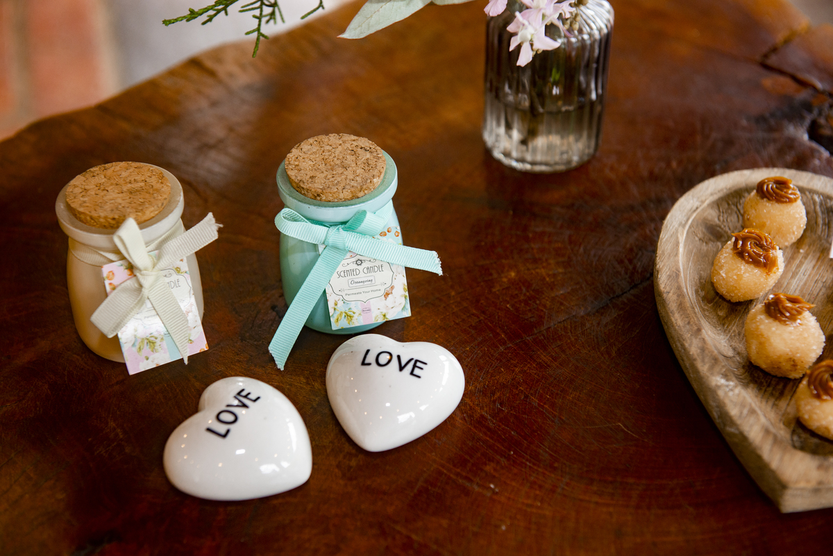 Nossa Casa Estúdio fotografia de casamento no rio de janeiro mini wedding na pandemia aonde fazer ideias para poucas pessoas cerimônia de casamento decoração rústica vestido branco terno local para celebrações niterói espaço arcadia fotógrafo 