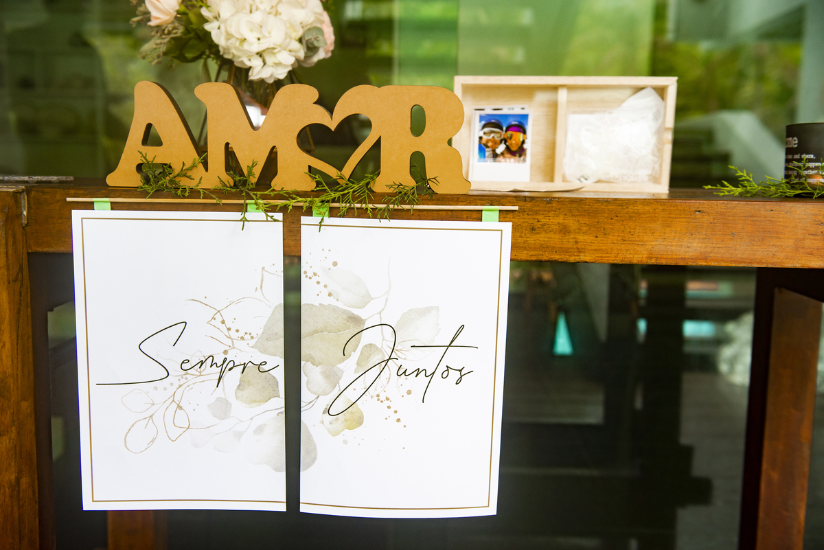 Nossa Casa Estúdio fotografia de casamento no rio de janeiro mini wedding na pandemia aonde fazer ideias para poucas pessoas cerimônia de casamento decoração rústica vestido branco terno local para celebrações niterói espaço arcadia fotógrafo 