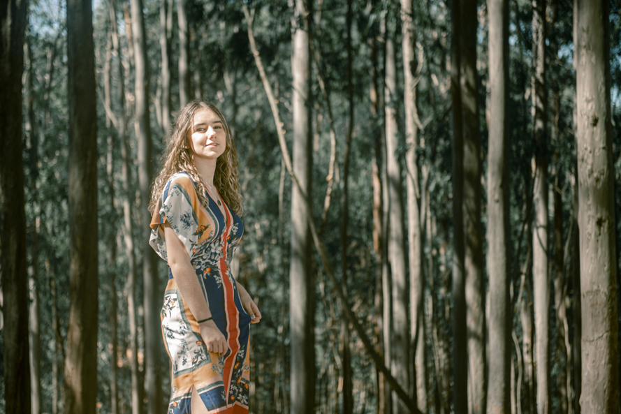 Nossa Casa Estúdio fotografia de 15 anos debutante em Niterói Rio de Janeiro ensaio externo no campo na praia na floresta vestido festa de debutante