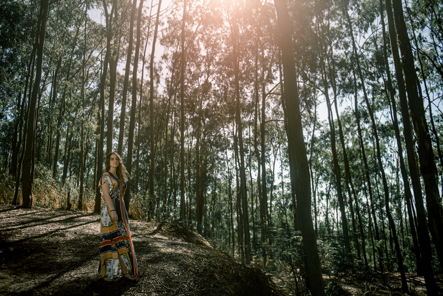 Nossa Casa Estúdio fotografia de 15 anos debutante em Niterói Rio de Janeiro ensaio externo no campo na praia na floresta vestido festa de debutante