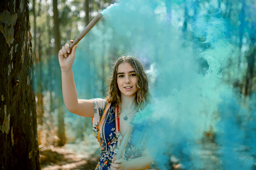 Nossa Casa Estúdio fotografia de 15 anos debutante em Niterói Rio de Janeiro ensaio externo no campo na praia na floresta vestido festa de debutante