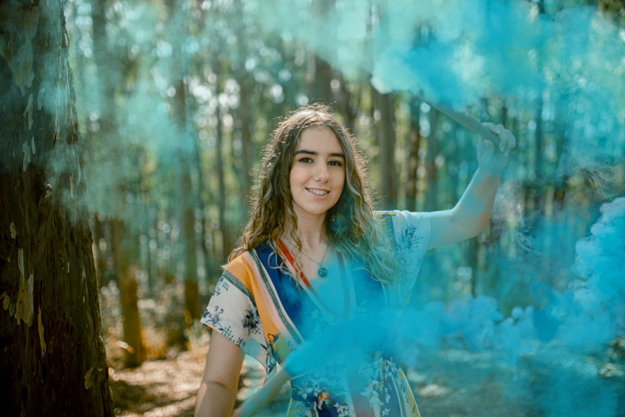 Nossa Casa Estúdio fotografia de 15 anos debutante em Niterói Rio de Janeiro ensaio externo no campo na praia na floresta vestido festa de debutante