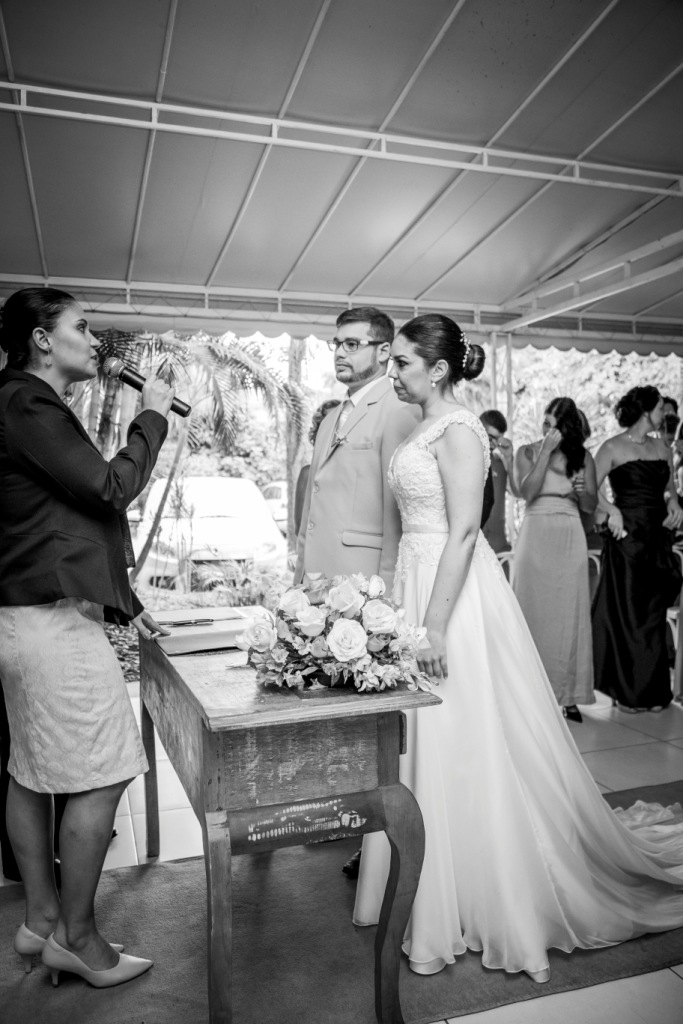 Cerimônia de casamento realizada em São Francisco, Niterói, Rio de Janeiro, Noiva e noivo no altar, fotografia de casamento, fotógrafos de casamento em Niterói, Rio de Janeiro