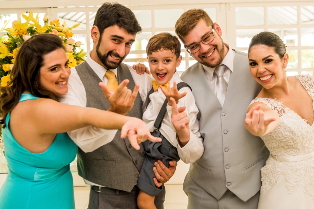 Cerimônia de casamento realizada em São Francisco, Niterói, Rio de Janeiro, fotografia de casamento, fotógrafos de casamento, crianças em festa de casamento.