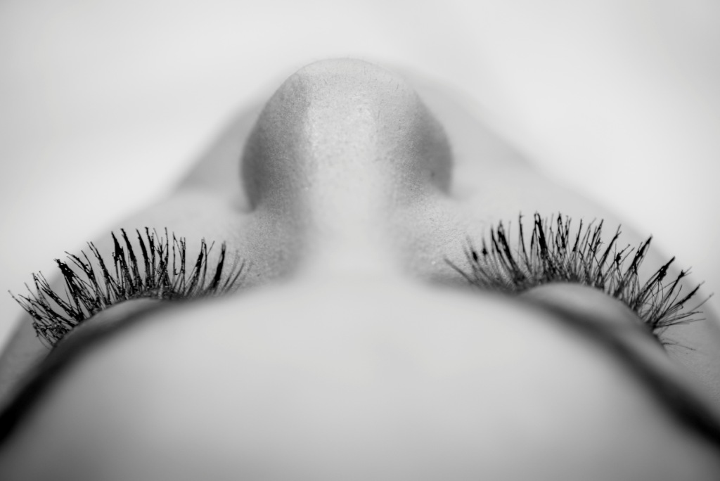 Making Of fotografia PB preparação da noiva casamento em niterói salão espaço fenix maquiagem cílios pretos