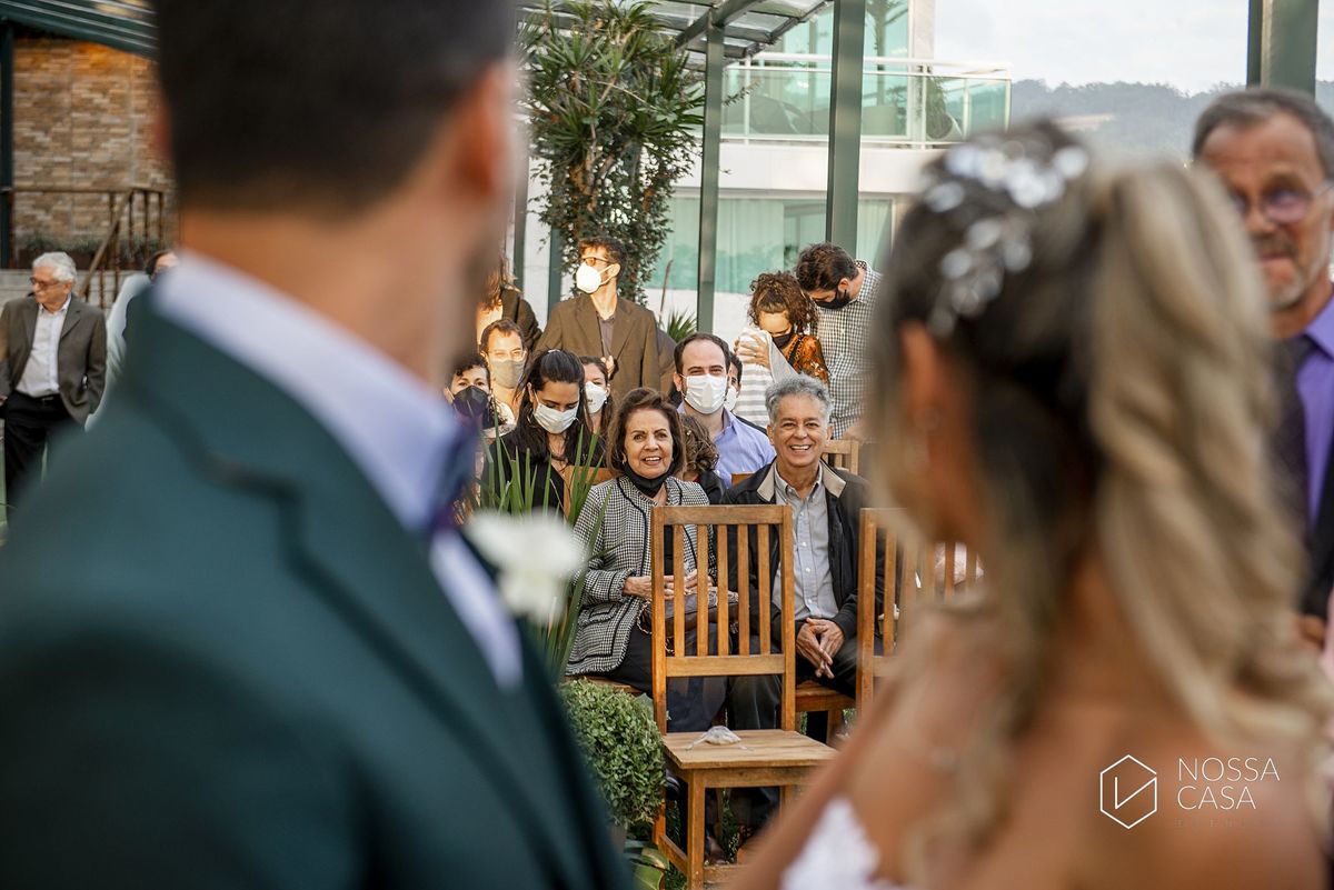 Casamento em Niterói Espaço Barcelona noiva vestido casamento pista de dança fotografia de casal fotógrafo no Rio de Janeiro casamento diurno na praia decoração rústica delicada e clássica noivos na pista de dança fotos espontâneas Nossa Casa Estúdio