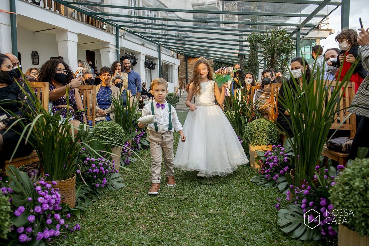 Casamento em Niterói Espaço Barcelona noiva vestido casamento pista de dança fotografia de casal fotógrafo no Rio de Janeiro casamento diurno na praia decoração rústica delicada e clássica noivos na pista de dança fotos espontâneas Nossa Casa Estúdio