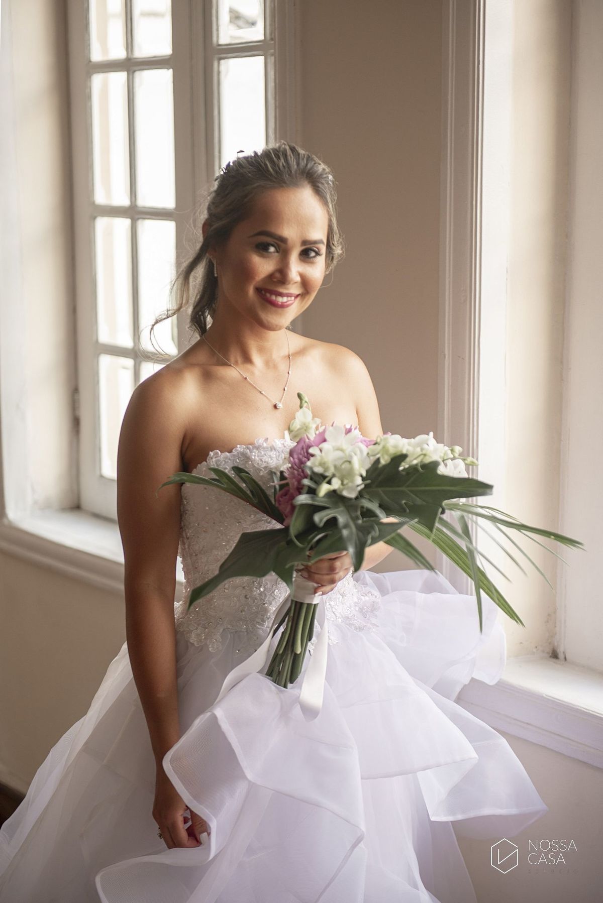 Casamento em Niterói Espaço Barcelona noiva vestido casamento pista de dança fotografia de casal fotógrafo no Rio de Janeiro casamento diurno na praia decoração rústica delicada e clássica noivos na pista de dança fotos espontâneas Nossa Casa Estúdio