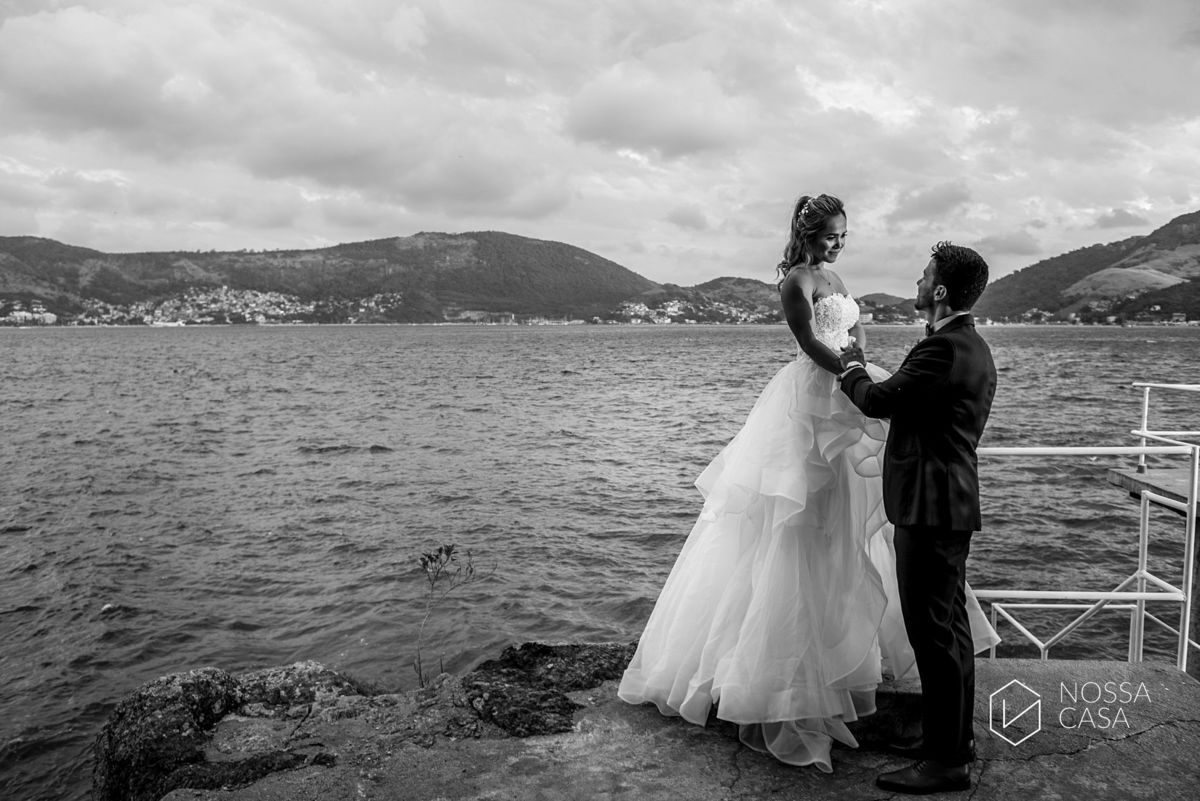 Casamento em Niterói Espaço Barcelona noiva vestido casamento pista de dança fotografia de casal fotógrafo no Rio de Janeiro casamento diurno na praia decoração rústica delicada e clássica noivos na pista de dança fotos espontâneas Nossa Casa Estúdio