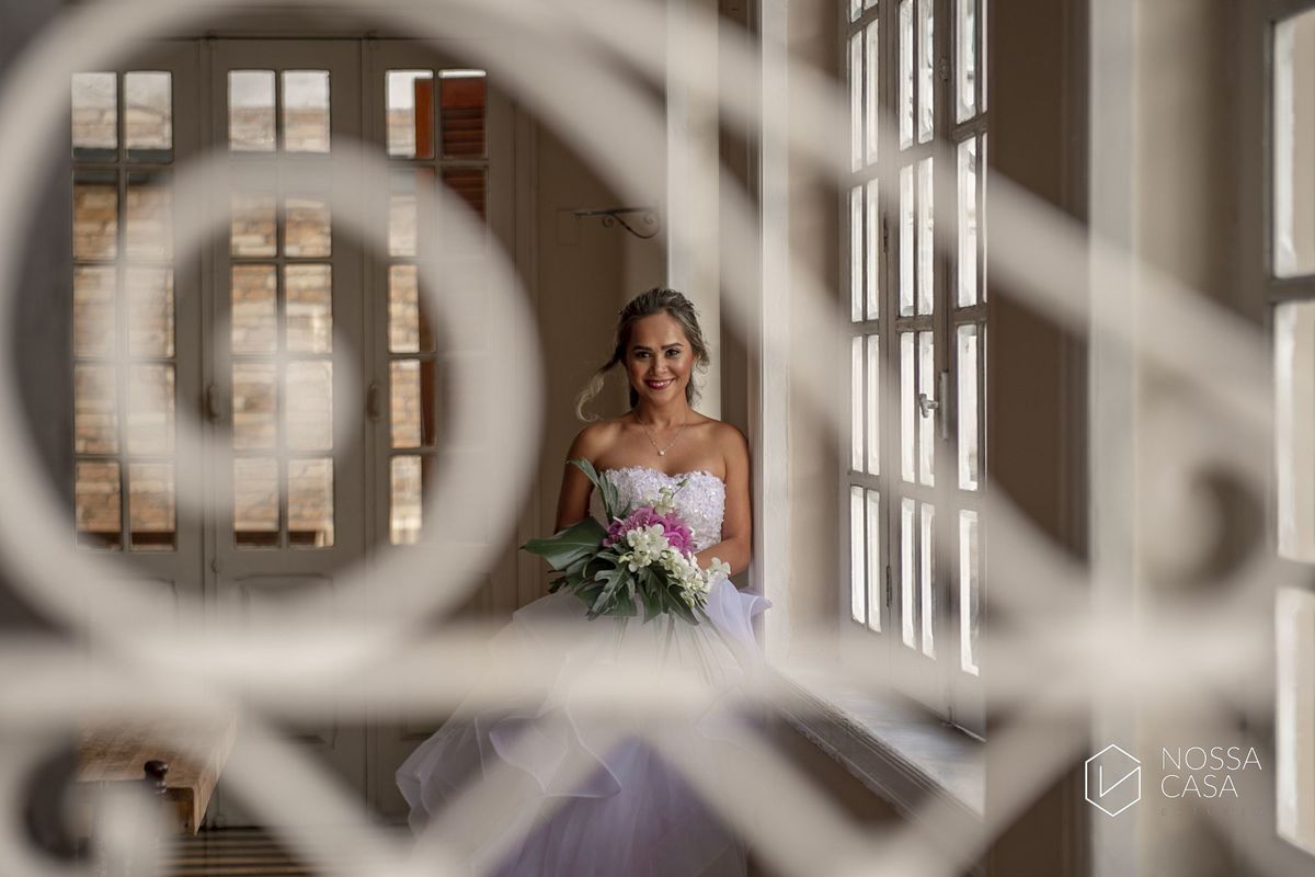 Casamento em Niterói Espaço Barcelona noiva vestido casamento pista de dança fotografia de casal fotógrafo no Rio de Janeiro casamento diurno na praia decoração rústica delicada e clássica noivos na pista de dança fotos espontâneas Nossa Casa Estúdio