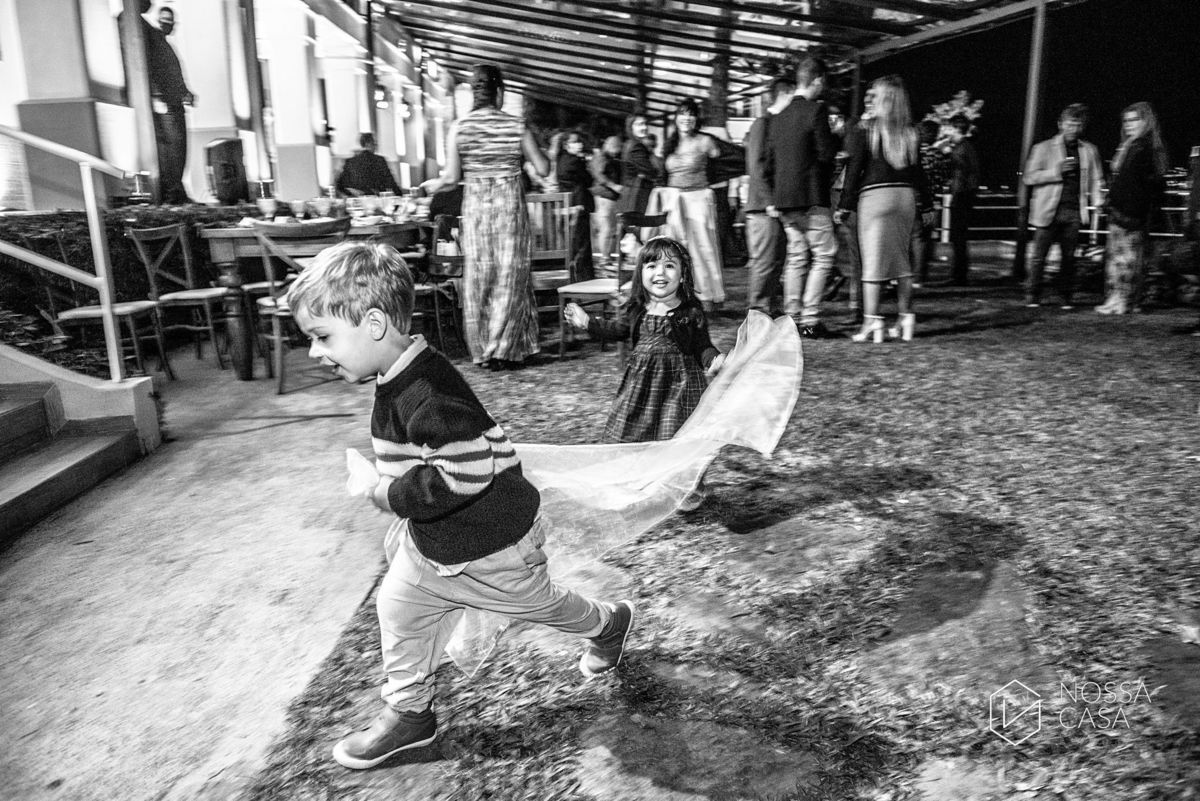 Casamento em Niterói Espaço Barcelona noiva vestido casamento pista de dança fotografia de casal fotógrafo no Rio de Janeiro casamento diurno na praia decoração rústica delicada e clássica noivos na pista de dança fotos espontâneas Nossa Casa Estúdio