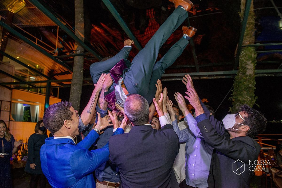 Casamento em Niterói Espaço Barcelona noiva vestido casamento pista de dança fotografia de casal fotógrafo no Rio de Janeiro casamento diurno na praia decoração rústica delicada e clássica noivos na pista de dança fotos espontâneas Nossa Casa Estúdio