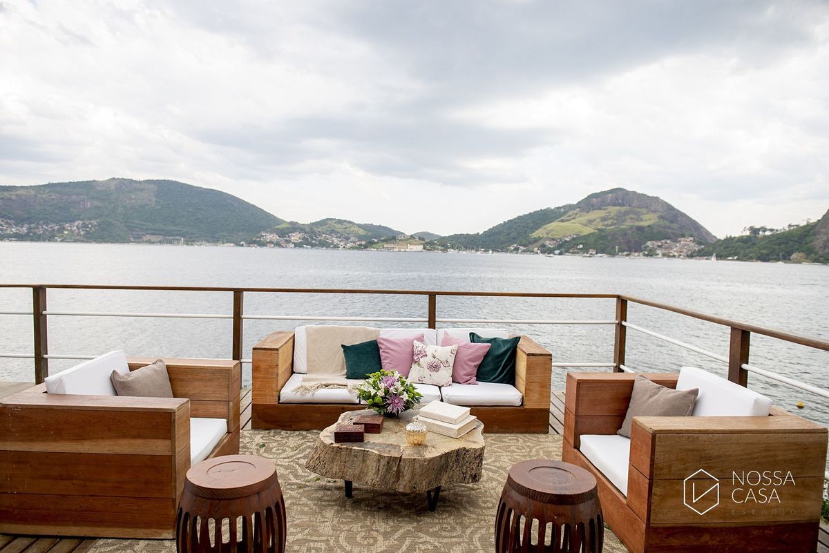 Casamento em Niterói Espaço Barcelona noiva vestido casamento pista de dança fotografia de casal fotógrafo no Rio de Janeiro casamento diurno na praia decoração rústica delicada e clássica noivos na pista de dança fotos espontâneas Nossa Casa Estúdio