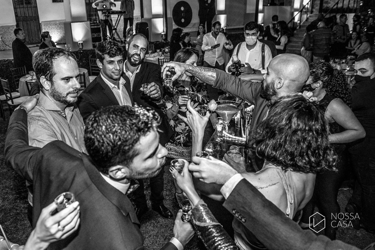 Casamento em Niterói Espaço Barcelona noiva vestido casamento pista de dança fotografia de casal fotógrafo no Rio de Janeiro casamento diurno na praia decoração rústica delicada e clássica noivos na pista de dança fotos espontâneas Nossa Casa Estúdio