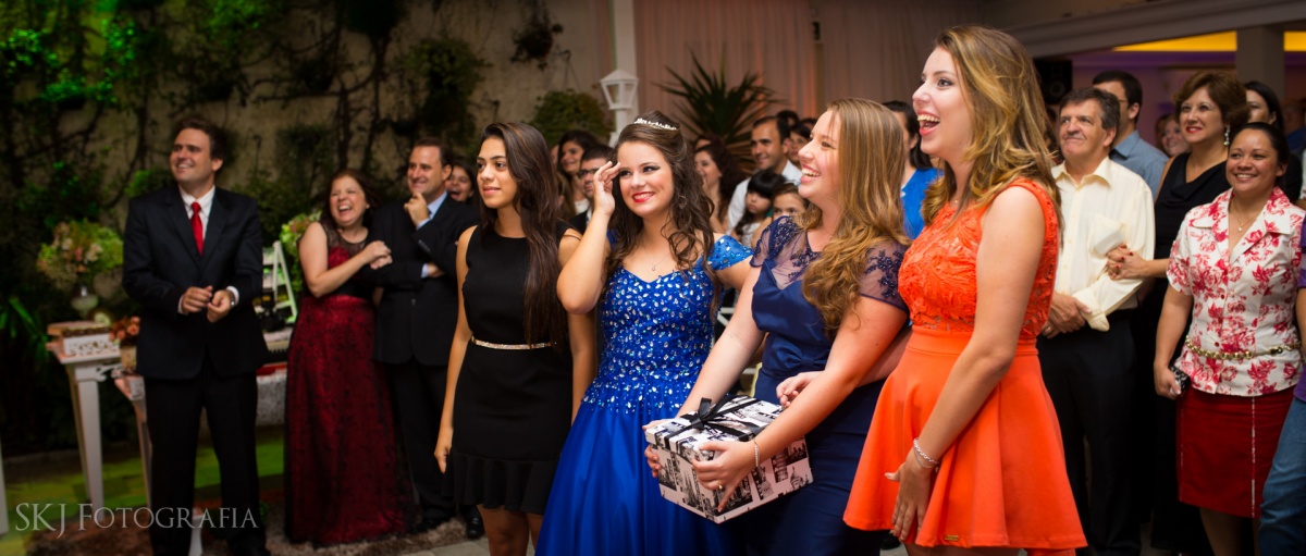 Fotografia de debutante no espaço De La Ro em Osasco, debutante, festa de debutante, vestido de debutante, tema de decoração de debutante, making of de debutante no espaço De La Ro, vestido de debutante azul