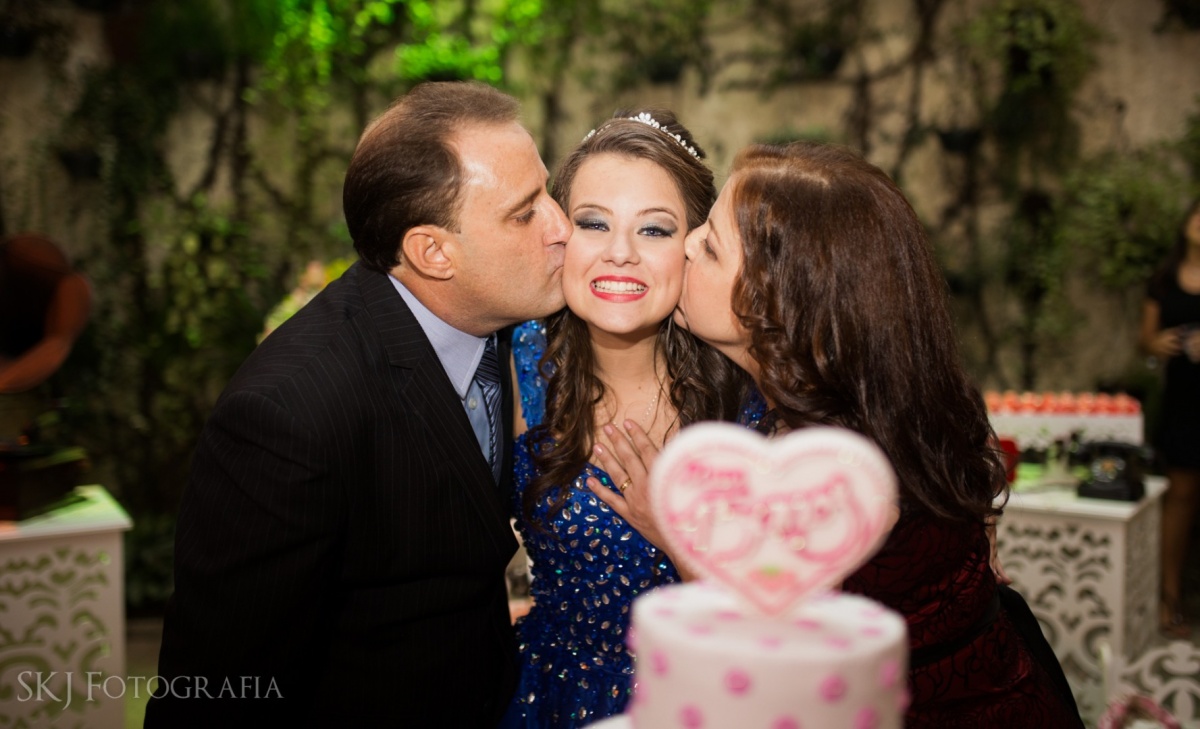 Fotografia de debutante no espaço De La Ro em Osasco, debutante, festa de debutante, vestido de debutante, tema de decoração de debutante, making of de debutante no espaço De La Ro, vestido de debutante azul