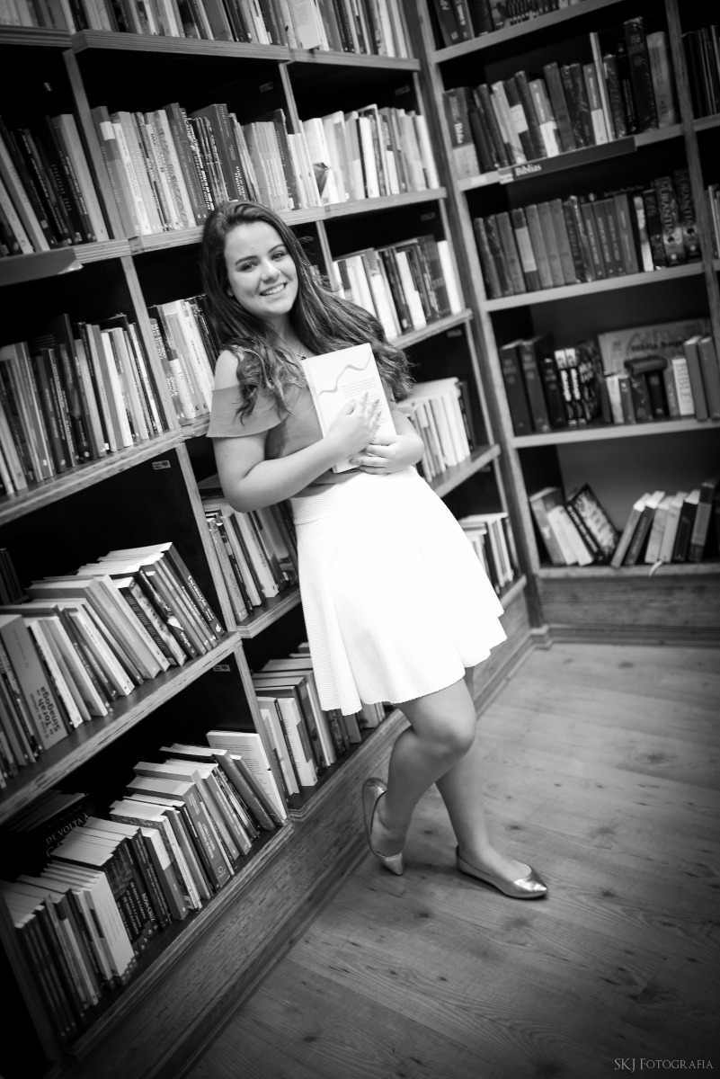 Book de debutante na livraria, book 15 anos, ensaio fotografico de 15 anos, ensaio fotografico em livraria, ensaio de debutante na livraria, ideias para ensaio fotografico de debutante, ideias para book fotografico de 15 anos