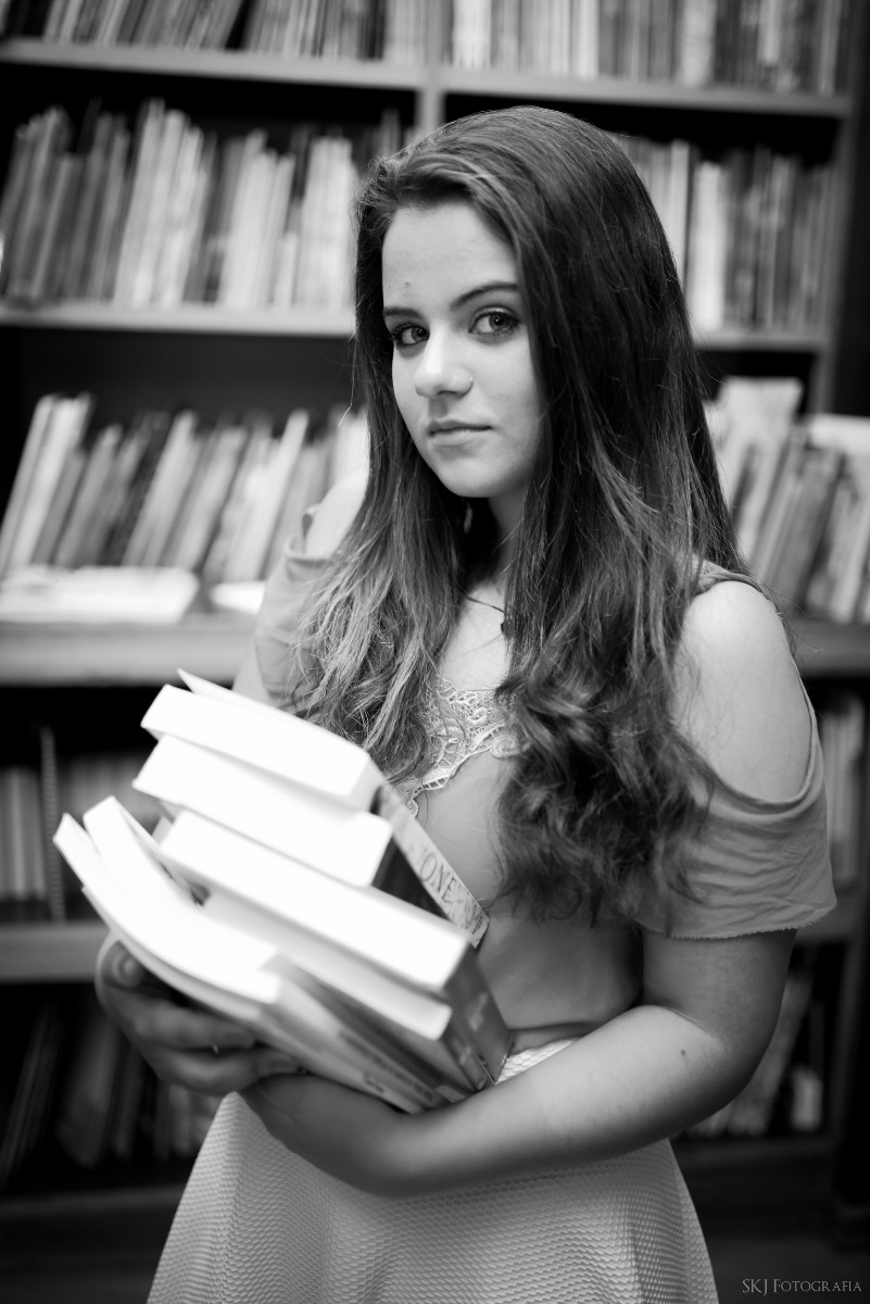 Book de debutante na livraria, book 15 anos, ensaio fotografico de 15 anos, ensaio fotografico em livraria, ensaio de debutante na livraria, ideias para ensaio fotografico de debutante, ideias para book fotografico de 15 anos