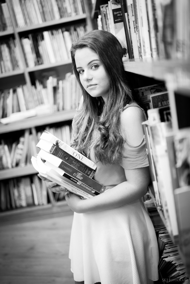 Book de debutante na livraria, book 15 anos, ensaio fotografico de 15 anos, ensaio fotografico em livraria, ensaio de debutante na livraria, ideias para ensaio fotografico de debutante, ideias para book fotografico de 15 anos