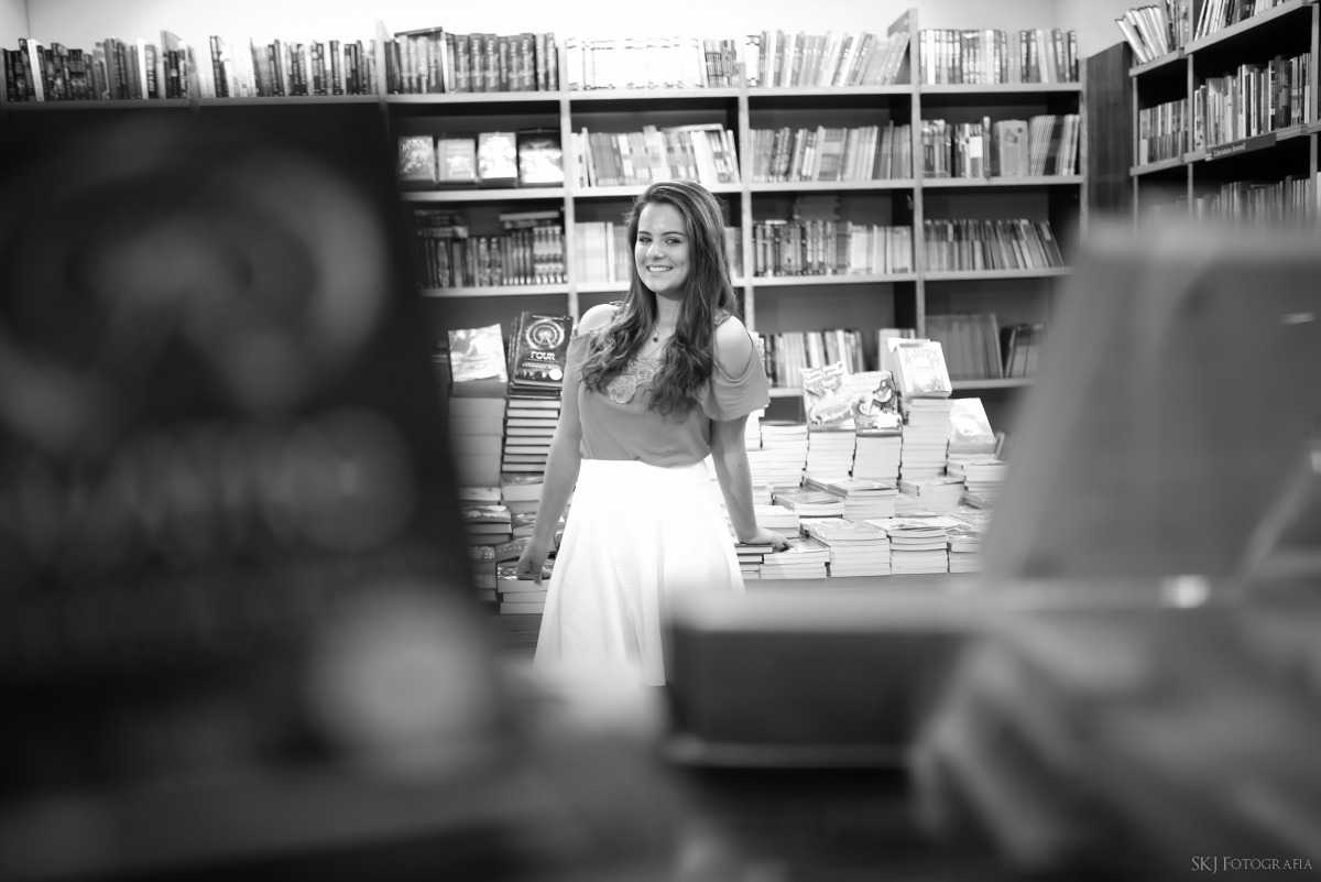 Book de debutante na livraria, book 15 anos, ensaio fotografico de 15 anos, ensaio fotografico em livraria, ensaio de debutante na livraria, ideias para ensaio fotografico de debutante, ideias para book fotografico de 15 anos