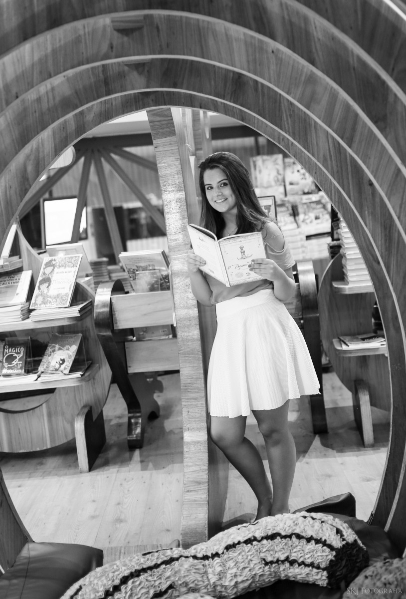 Book de debutante na livraria, book 15 anos, ensaio fotografico de 15 anos, ensaio fotografico em livraria, ensaio de debutante na livraria, ideias para ensaio fotografico de debutante, ideias para book fotografico de 15 anos