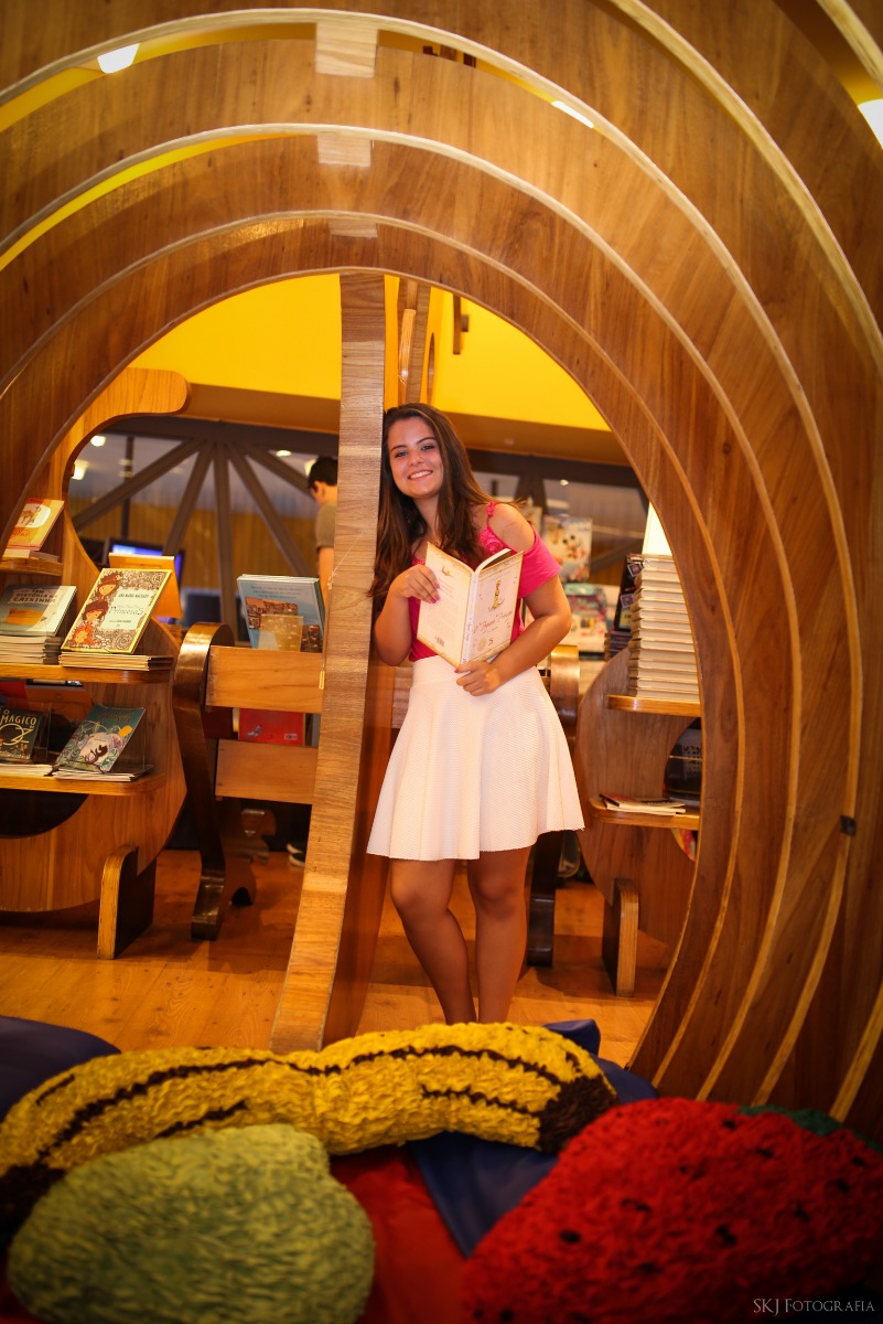 Book de debutante na livraria, book 15 anos, ensaio fotografico de 15 anos, ensaio fotografico em livraria, ensaio de debutante na livraria, ideias para ensaio fotografico de debutante, ideias para book fotografico de 15 anos