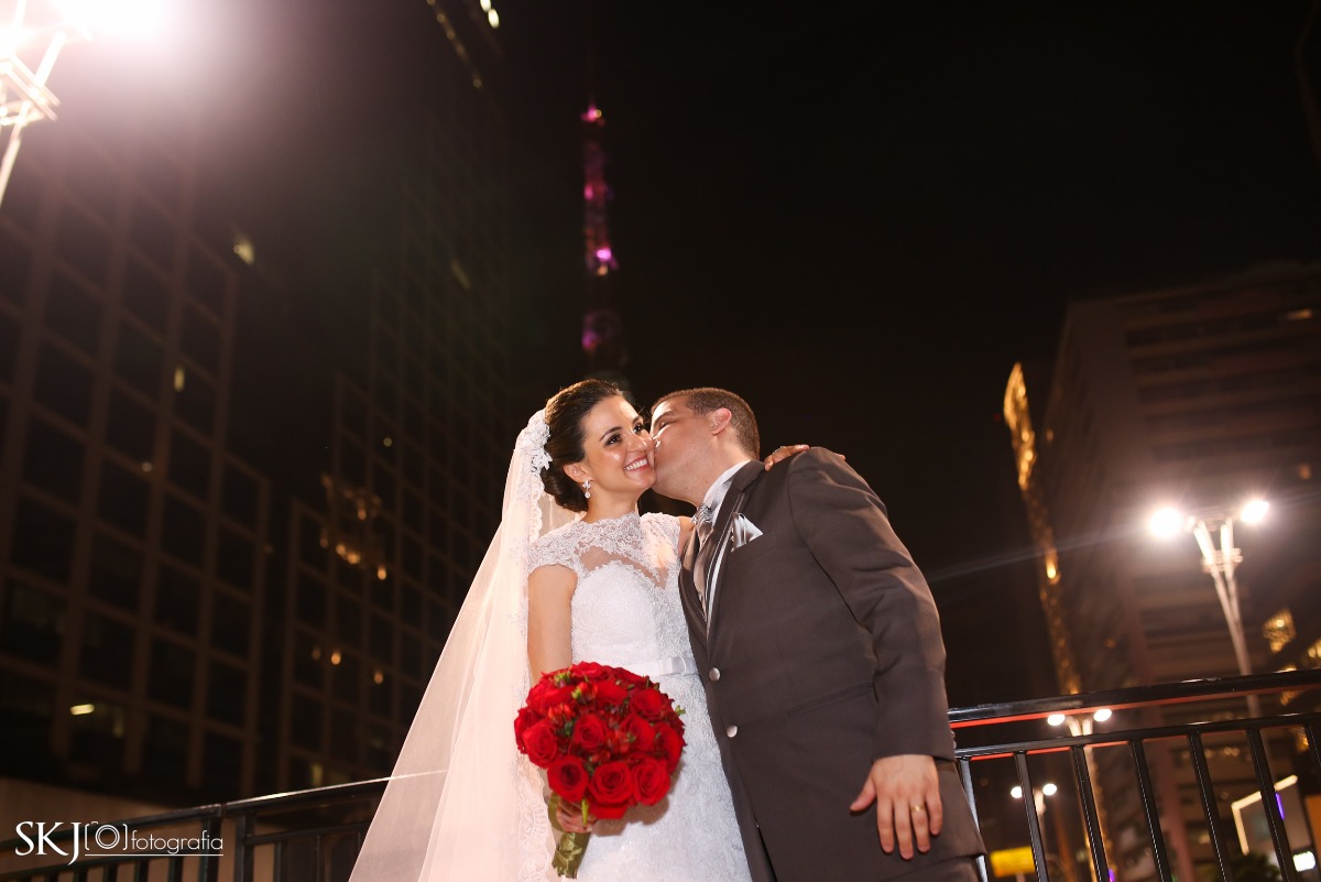 album de casamento, fotografia de noiva, fotografia de casamento, fotografo de casamento, fotos de casamento na paróquia nossa senhora da consolação em são paulo, fotografia de noivos na avenida paulista, fotografia urbana, fot