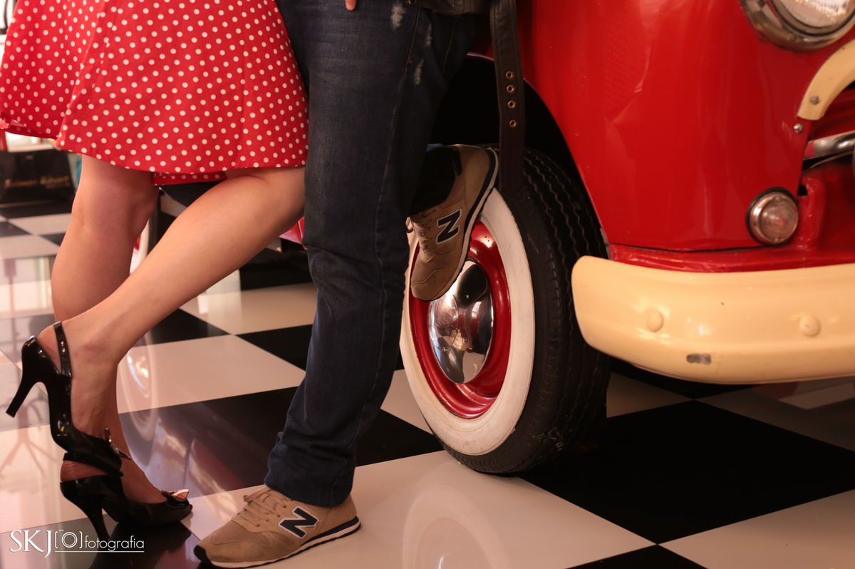 Ensaio fotografico retrô de casal em são paulo, ensaio fotografico de casal em são paulo, ensaio fotografico estilo pin up, ensaio pin up, ensaio estilo retrô, ensaio de casal criativo, ensaio fotográfico urbano