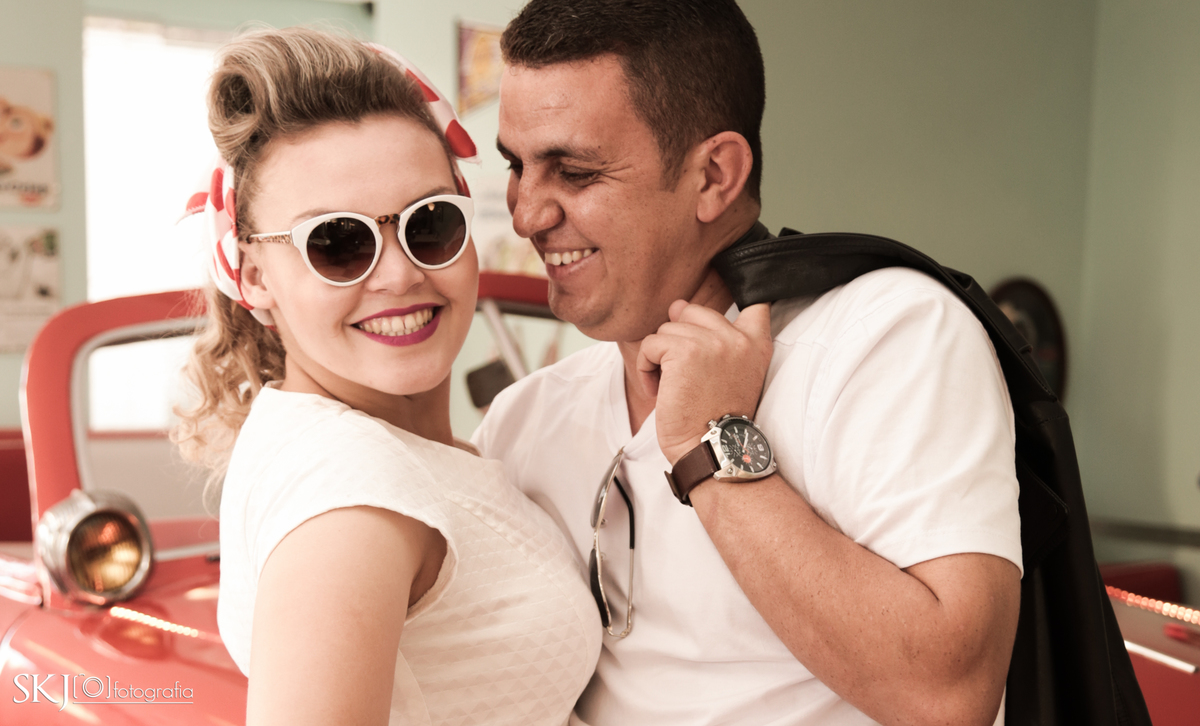 Ensaio fotografico retrô de casal em são paulo, ensaio fotografico de casal em são paulo, ensaio fotografico estilo pin up, ensaio pin up, ensaio estilo retrô, ensaio de casal criativo, ensaio fotográfico urbano