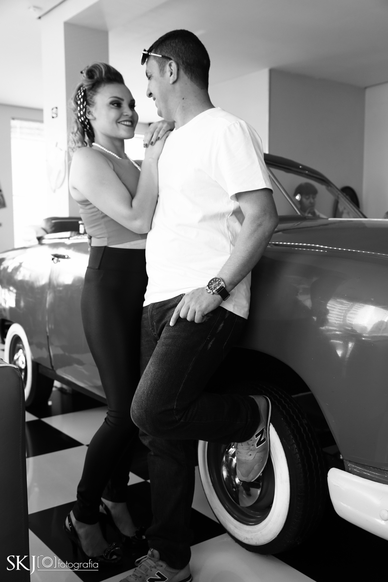 Ensaio fotografico retrô de casal em são paulo, ensaio fotografico de casal em são paulo, ensaio fotografico estilo pin up, ensaio pin up, ensaio estilo retrô, ensaio de casal criativo, ensaio fotográfico urbano