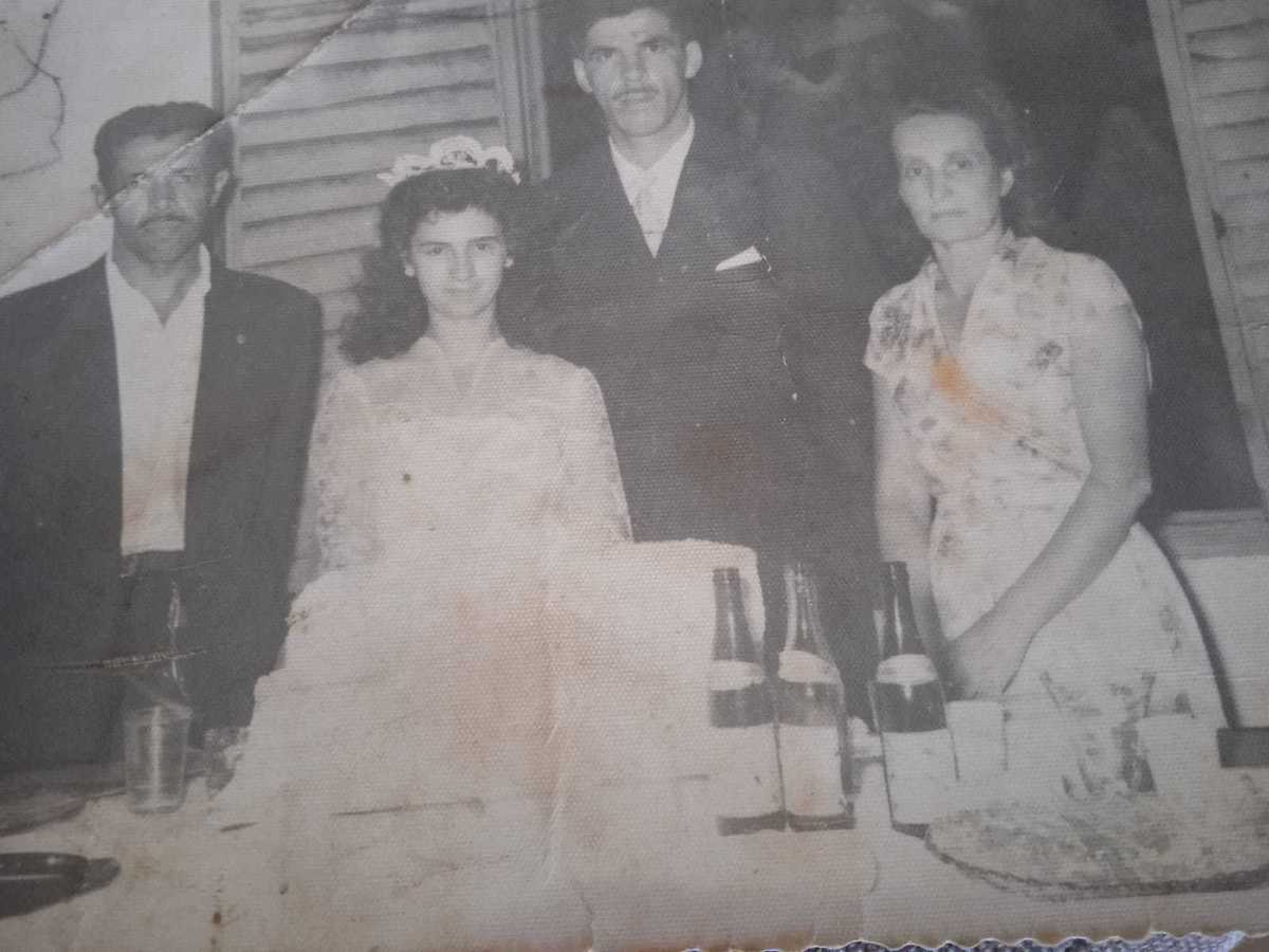 Casamento da filha Teresa: Tio Noir, Teresa, Esposo e tia Alaide.