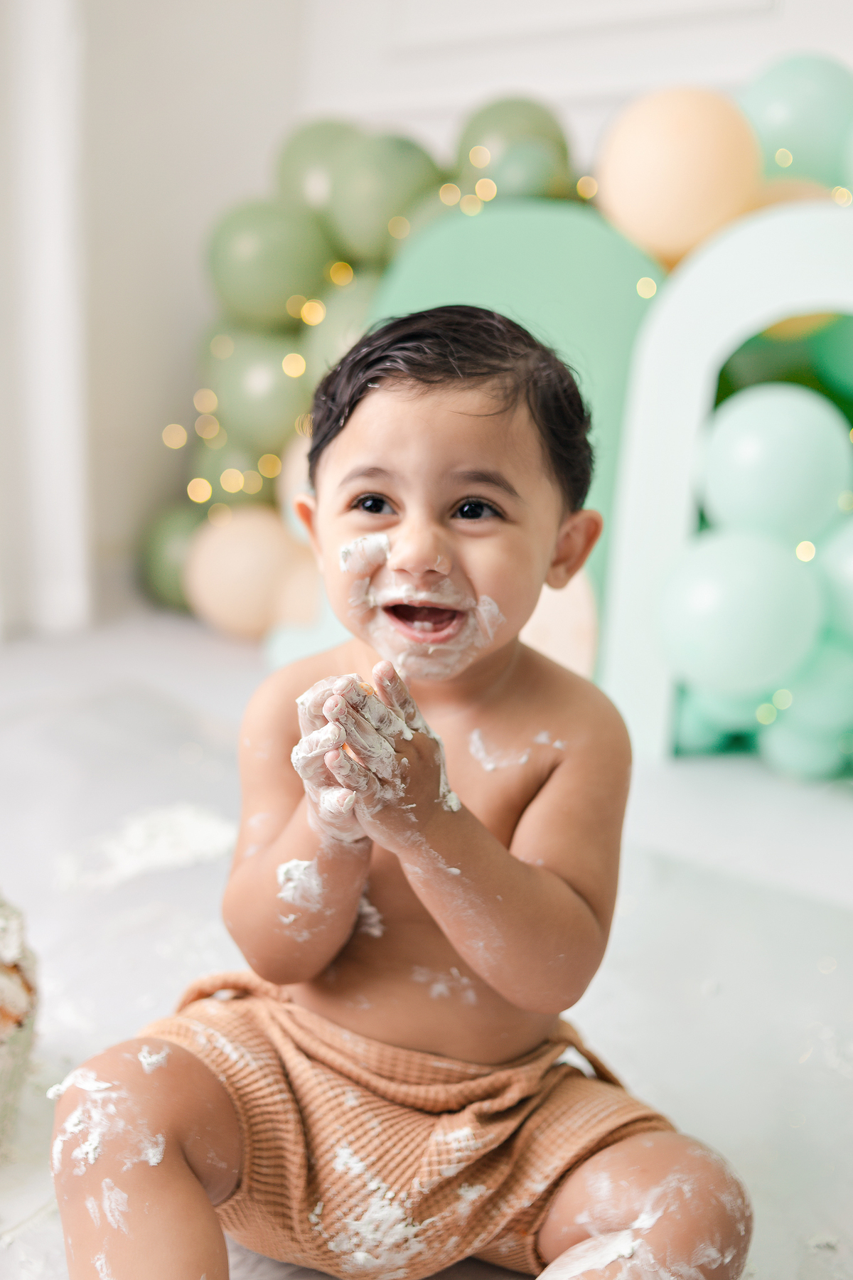 ensaio-um-ano-menino-book-fotos-smash-the-cake-personalizado-clean