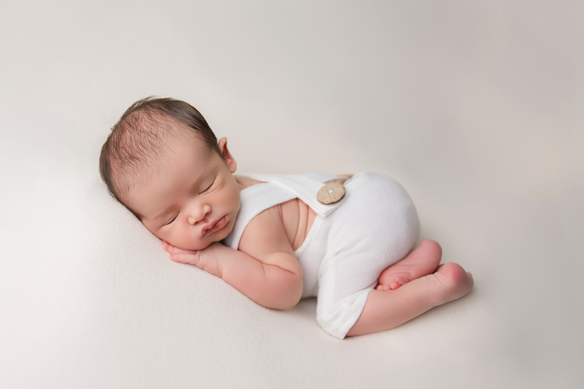 ensaio-newborn-em-casa-menino-fotos-recém-nascido-domicilio-book-newborn-estúdio-sp