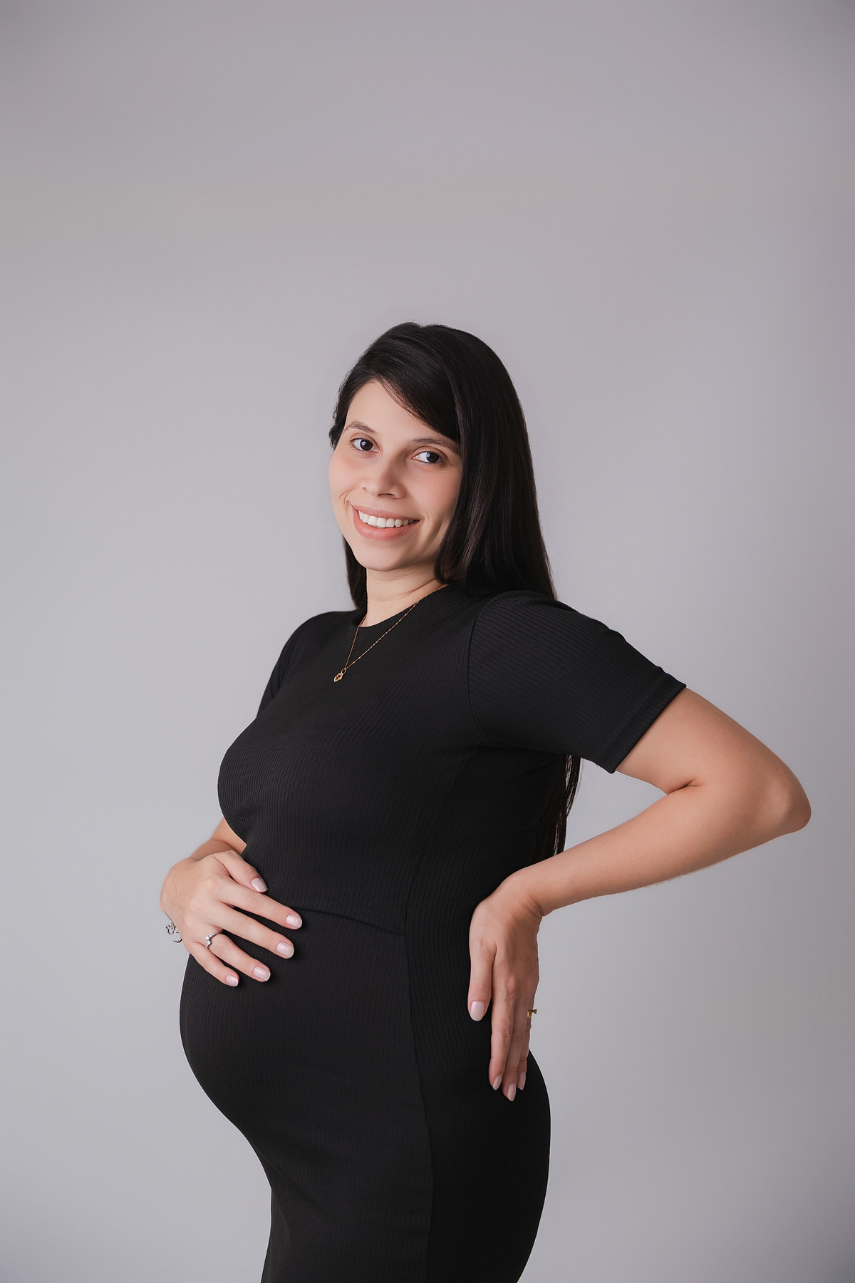 Ensaio gestante estúdio clean