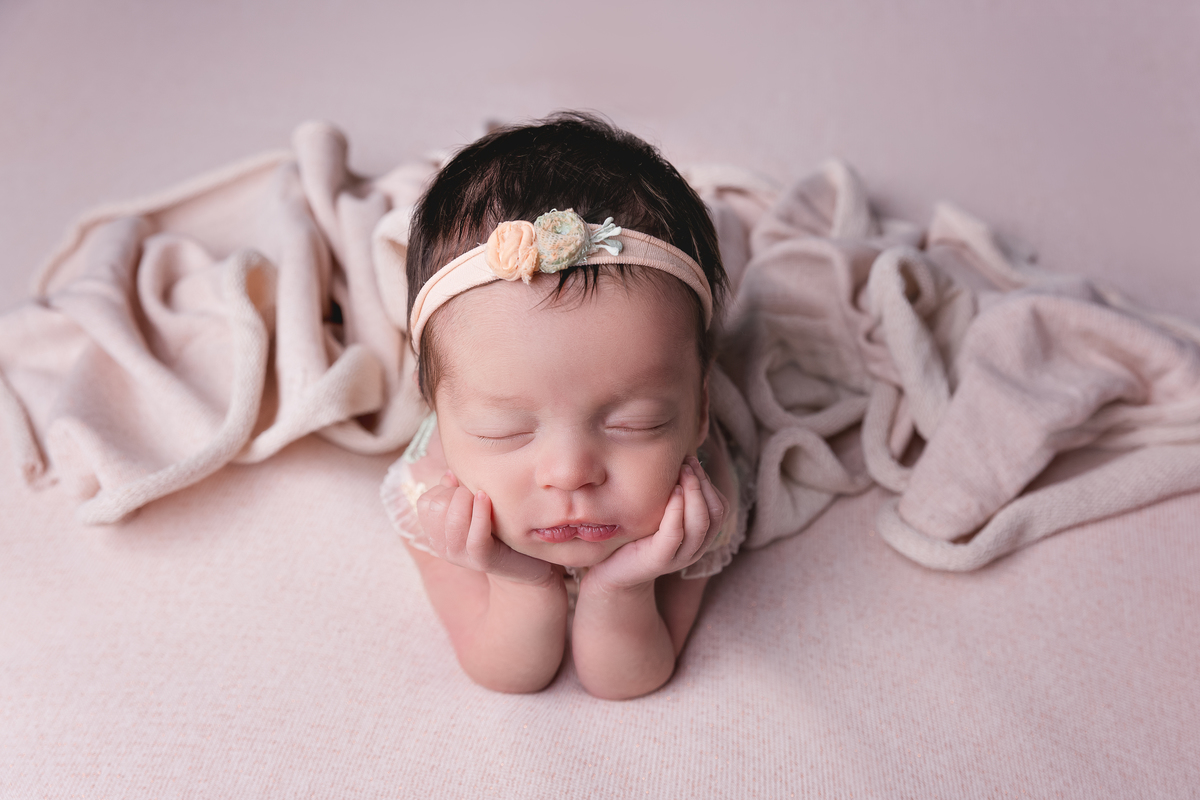 ensaio-newborn-zona-sul-mae-de-menina-book-recem-nascido-sp-newborn-em-casa