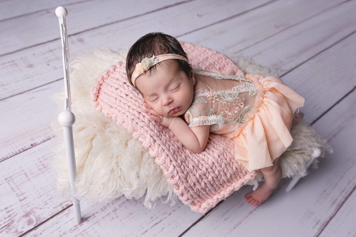 ensaio-newborn-zona-sul-mae-de-menina-book-recem-nascido-sp-newborn-em-casa