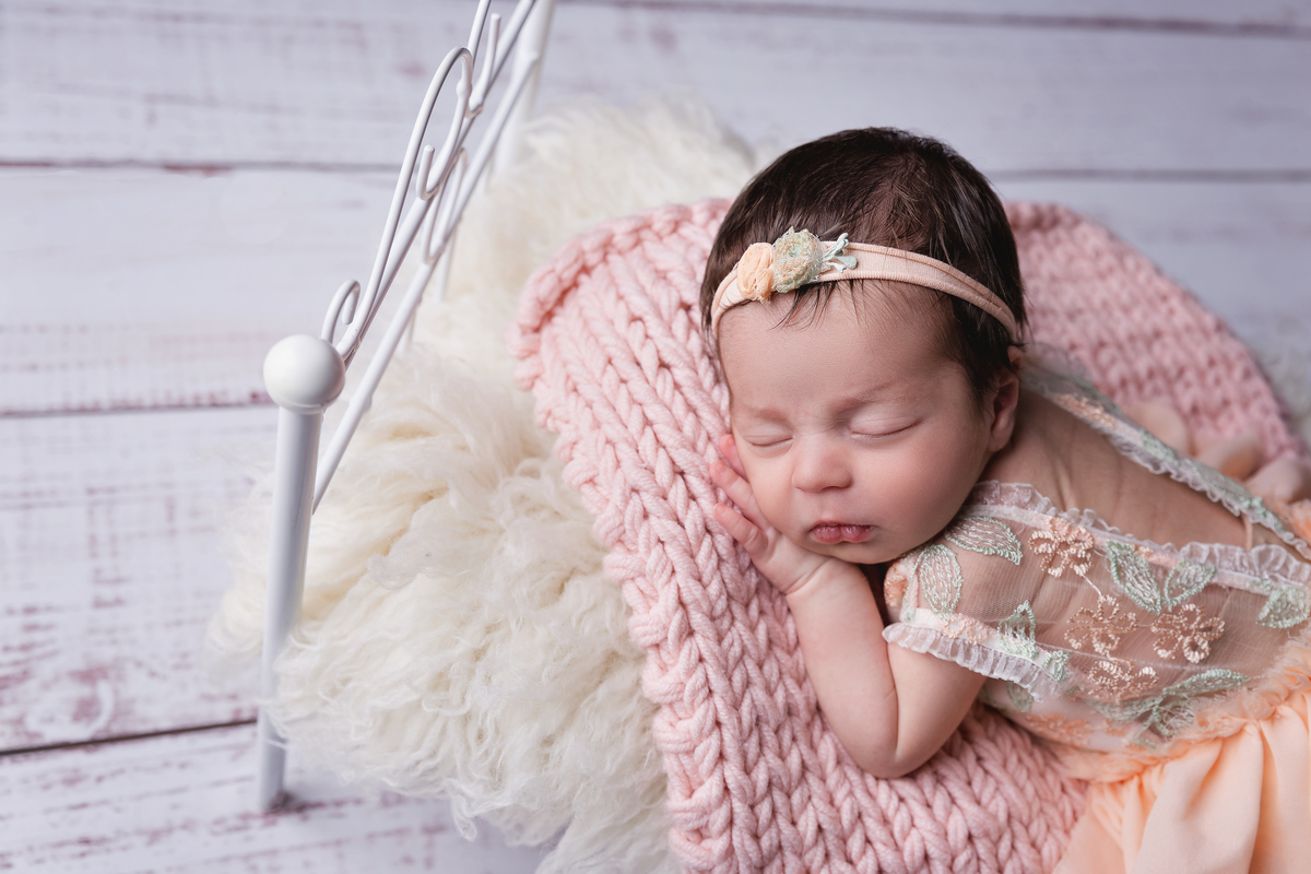 ensaio-newborn-zona-sul-mae-de-menina-book-recem-nascido-sp-newborn-em-casa