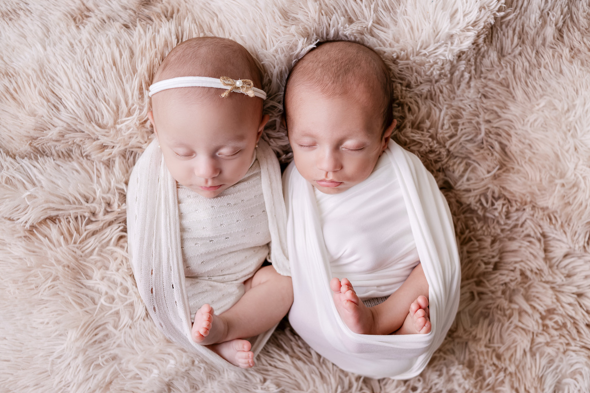 ensaio-newborn-gemeos-em-casa-vila-mariana-zona-sul-fotos-gemeos-casal-recem-nascido