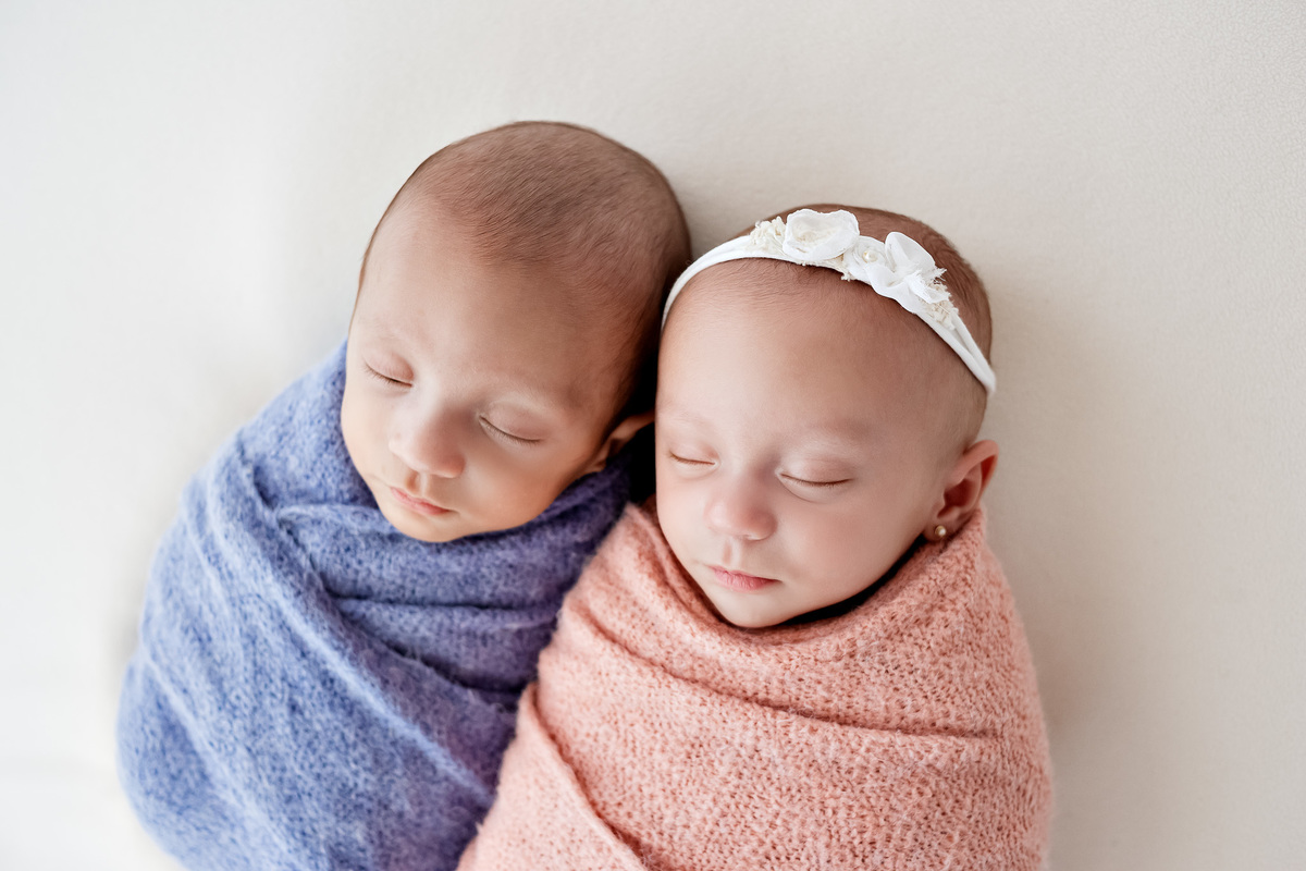 ensaio-newborn-gemeos-em-casa-vila-mariana-zona-sul-fotos-gemeos-casal-recem-nascido
