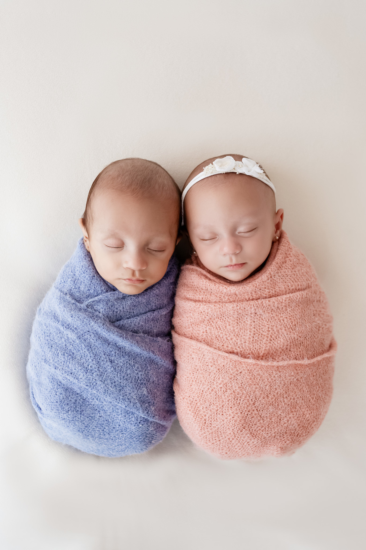 ensaio-newborn-gemeos-em-casa-vila-mariana-zona-sul-fotos-gemeos-casal-recem-nascido