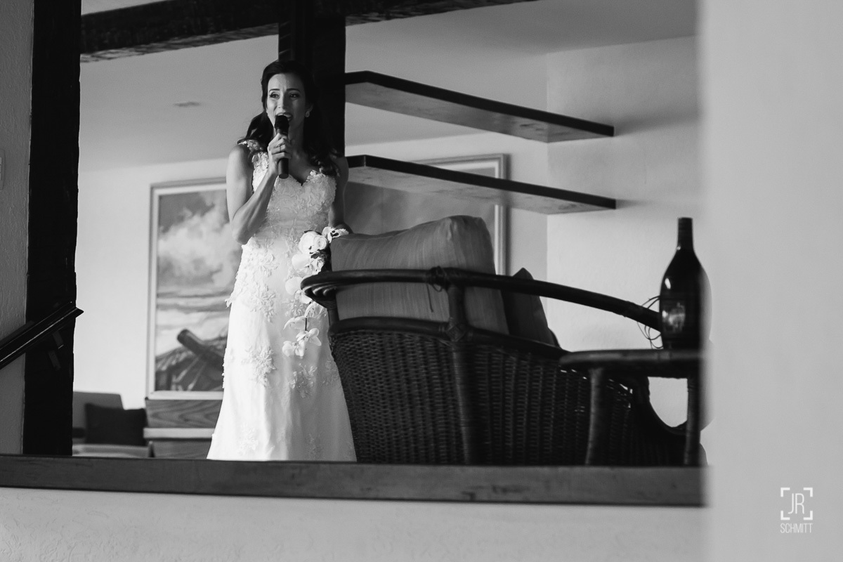 noiva entra cantando em búzios