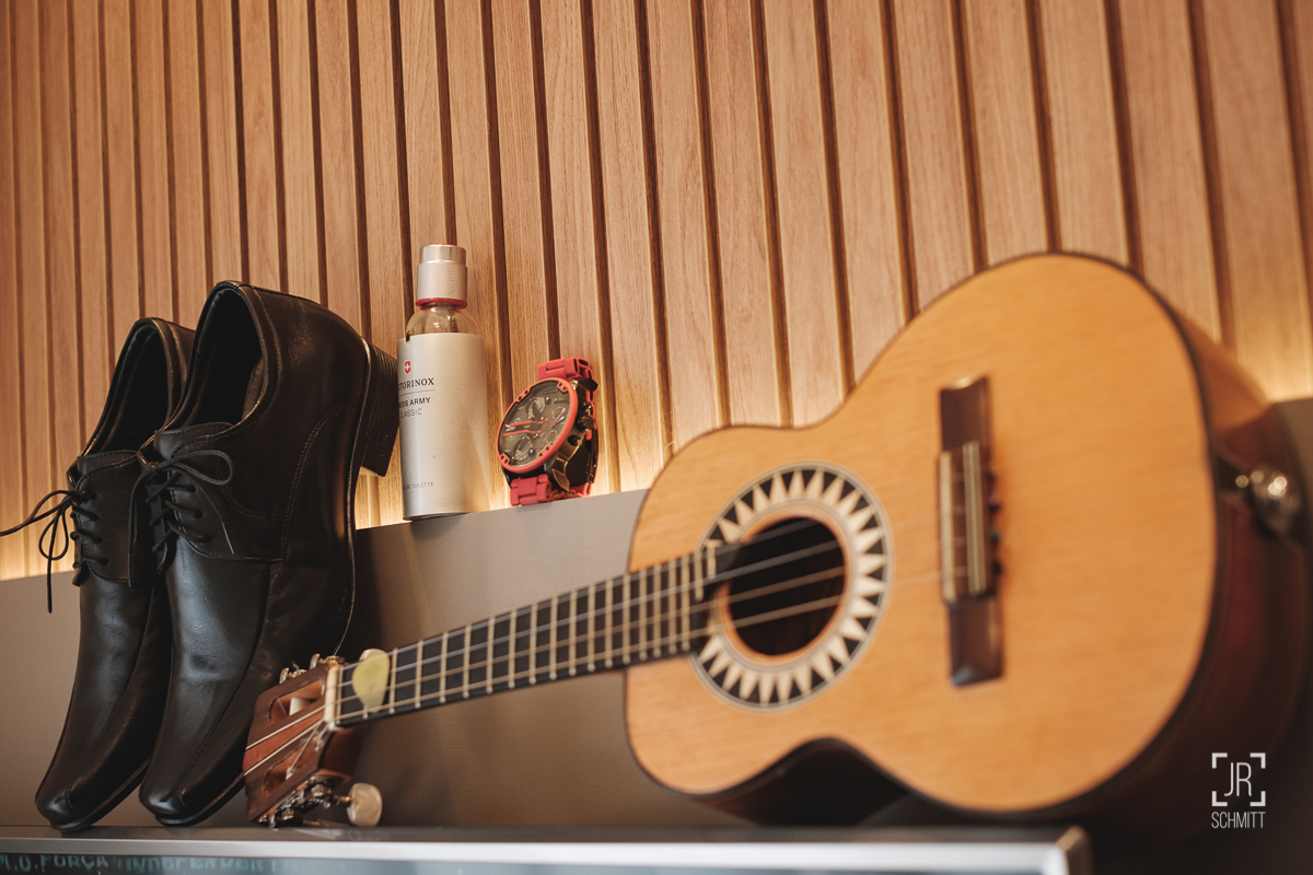 cavaquinho com sapato do noivo
