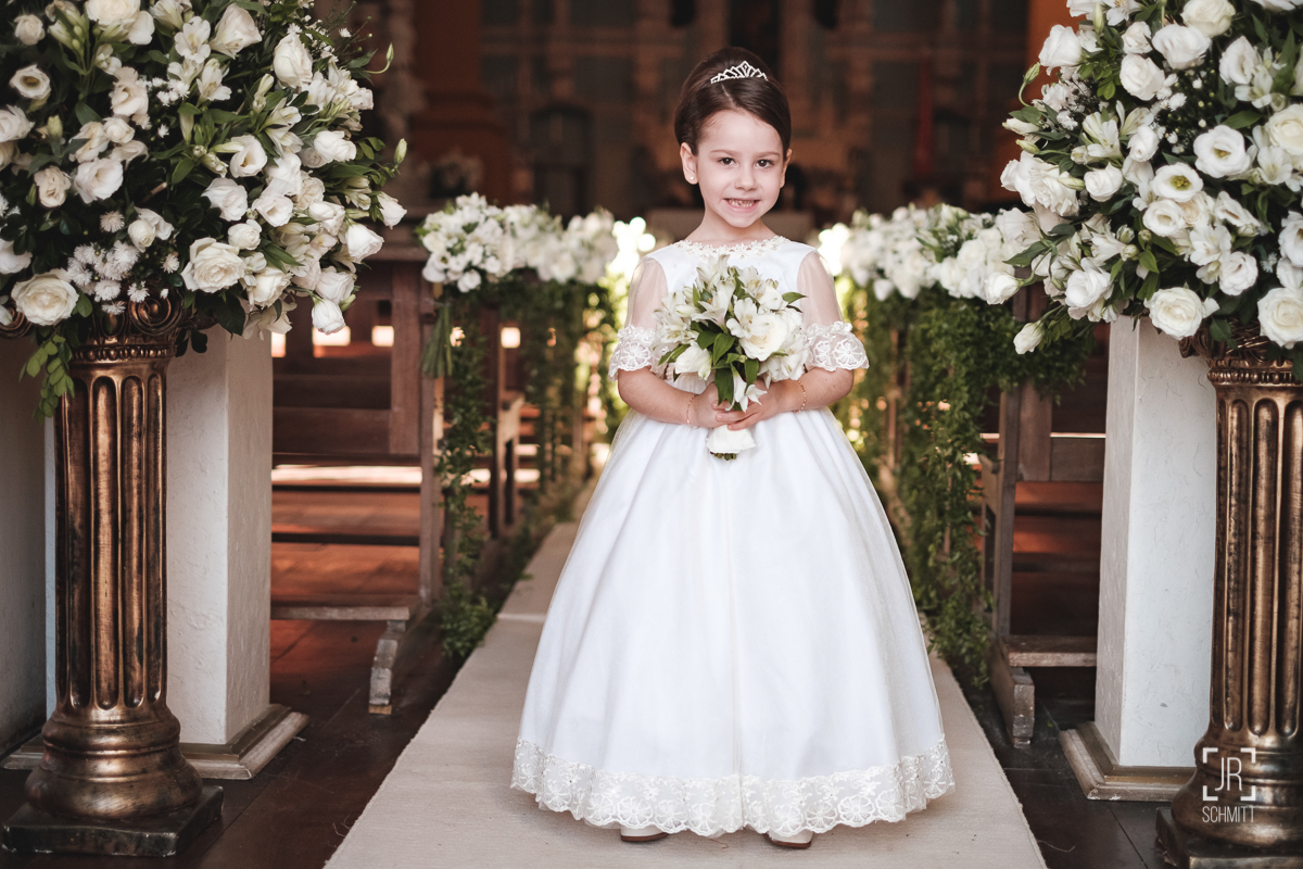 daminha na igreja de santo antonio de lisboa