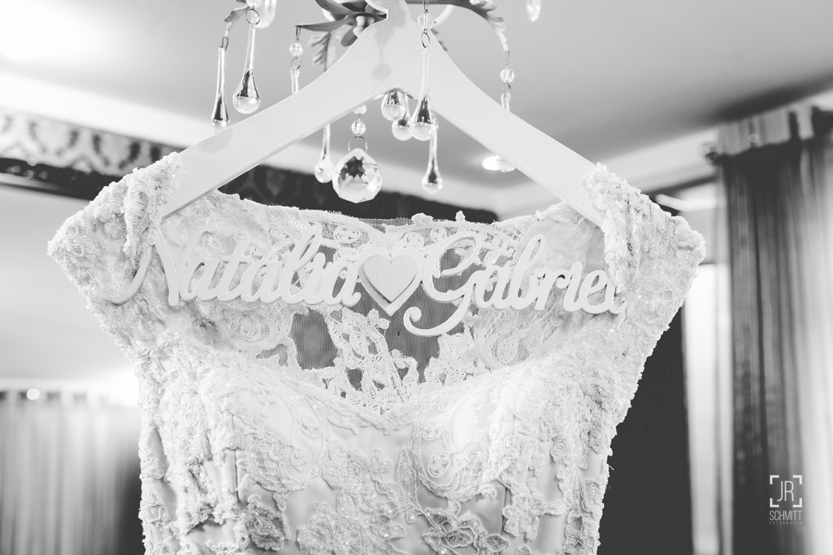 cabide personalizado com coração para a noiva